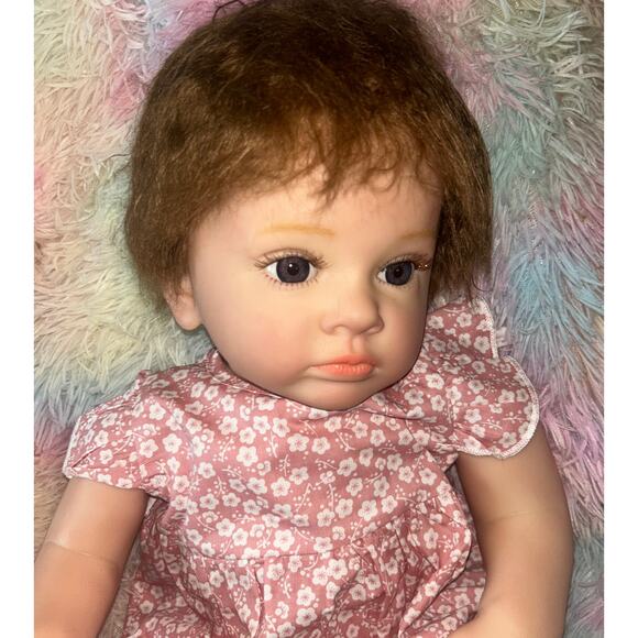 ES Reborn Baby Girl Doll Silicone Vinyl Limbs Cloth Body + Accessories (NWT) - Picture 2 of 7